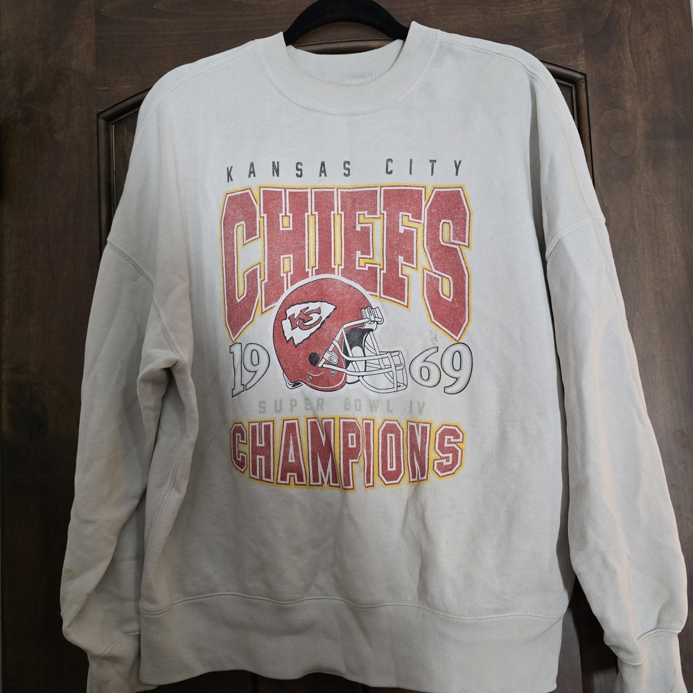 Abercrombie & Fitch White Chiefs Crewneck Sweater